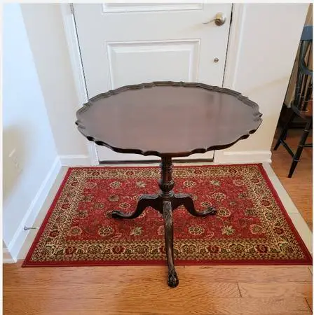 Tilt Top Pie Table