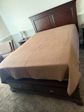 5 Queen Size, Bedroom Set From Ashley Furniture !!!!