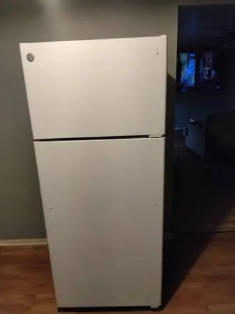 Slightly used refrigerator in excellent condition