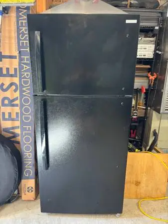 Refrigerator 18 CF.