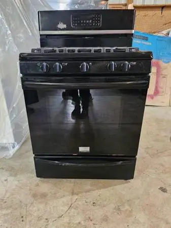 Frigidaire Gallery 30 Freestanding Gas Range Oven Black