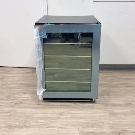 U-Line UHBV024-SG01A 24Beverage Center with 5.7 cu. ft. Capacity