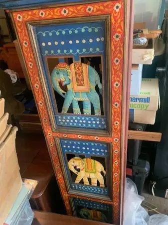 STEEL UPRIGHT BOOK CASE WITH ELEPHANT THEME