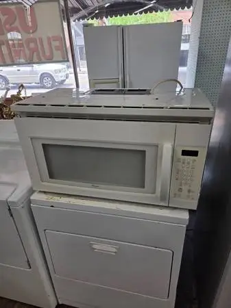 Whirlpool microwave has been tested works great in very good condition its guar