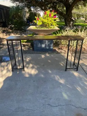 Table wood and steel excellent condition