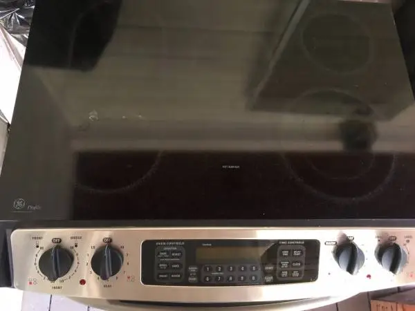 GE 30 Slide-in Electric Range Ceramic Glass Cooktop