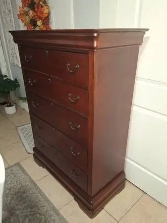 Broyhill bedroom chest