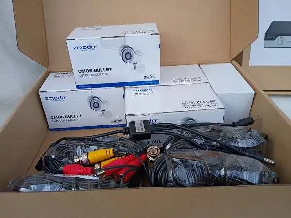 Zomodo 8 Chanel Digital Video Recorder with 5 Bullet