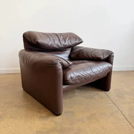 Cassina Maralunga Armchair by Vico Magistretti