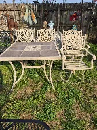 Patio Set 4 Swivel/Rocking Chairs Table Square