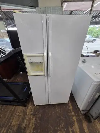 Ge side by side refrigerator whith ice and water has been tested works great in