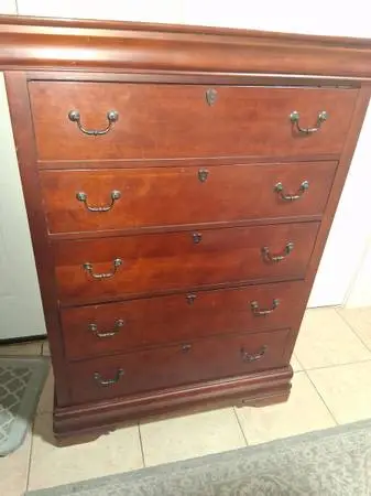 Broyhill bedroom chest