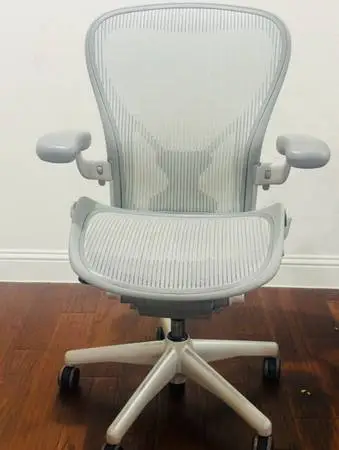 Herman Miller Aeron Size C posture fit Mineral fully loaded in perfect condition