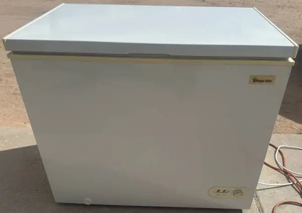 White 6.9 cu. Magic Chef Chest Freezer, Like New,