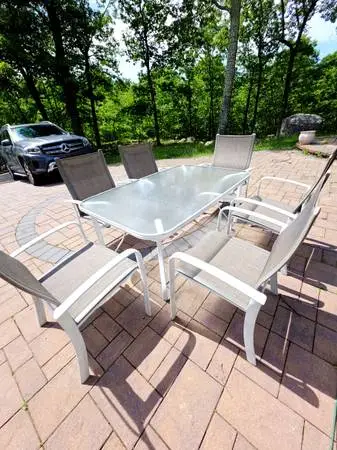 HEAVY ALUMINUM PATIO SET WITH 6 CHAIRS. IT WILL NEVER RUST