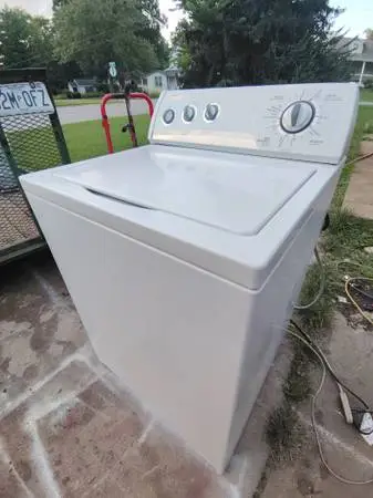WHIRLPOOL SUPER CAPACITY WASHING MACHINE