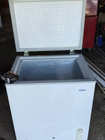 Chest freezer upright