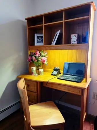 BEAUTIFUL REAL WOOD COMPUTER DESK WITH HUTCH, BOOKCASE AND CHAIR