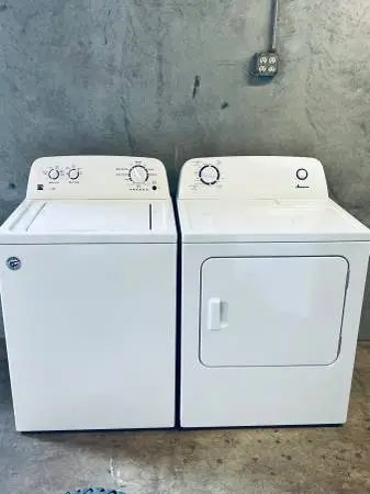 KENMORE WASHER AND AMANA DRYER