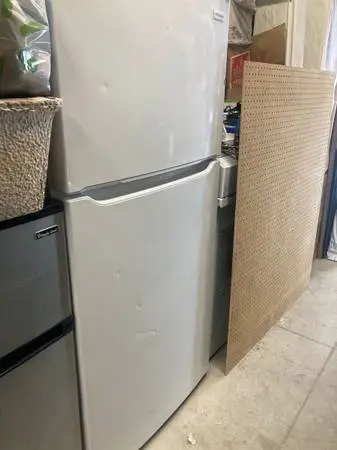 Refrigerator,white,18cuft,rev drs,hlp dlvr,sliding racks,hlp dlvr