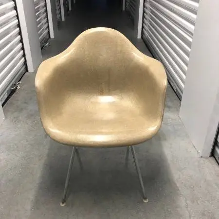 Vintage Herman Miller Eames Fiberglass Chair
