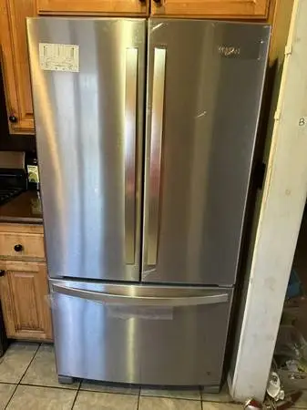 Referegerator Whirlpool New one year old