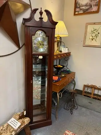 ♦♦ Howard Miller Grandfather Clock Curio Display Cabinet ♦♦