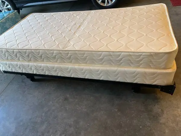 2 Twin  Beds complete:box springs, mattress and frame