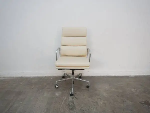 Herman Miller High Back Soft Pad Management Office Chair 23W x 24 D
