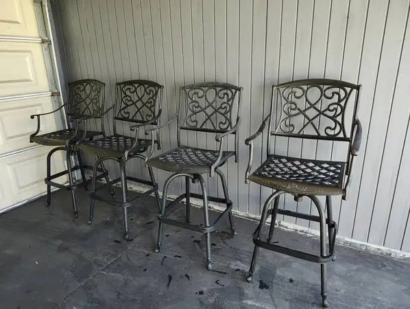 4 Outdoor Patio Swivel Bar Stools