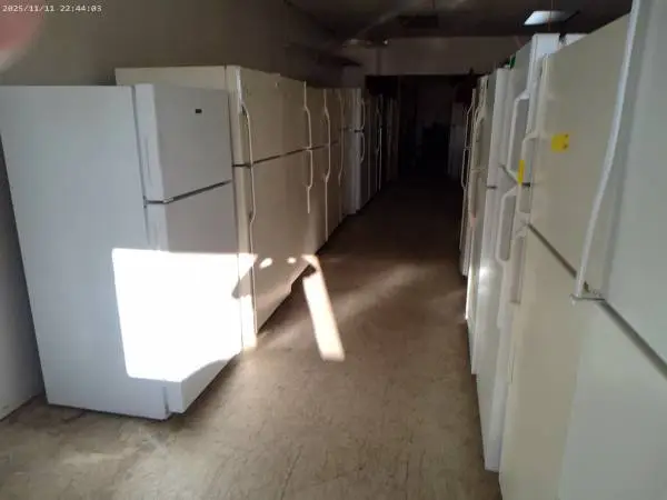 REFRIGERATOR - Top Freezer