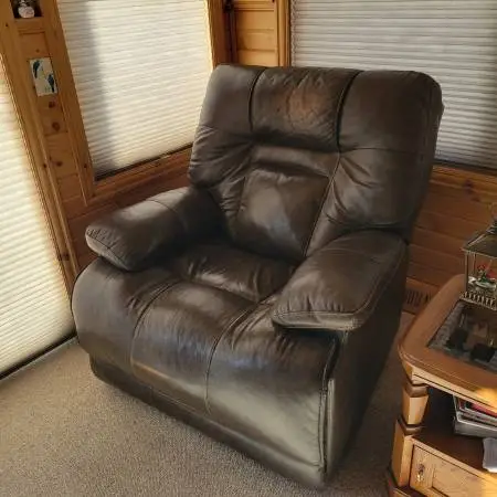2 lightly used matching power recliners