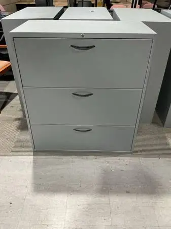 3Dr 36Wx18Dx41H lateral file cabinet by Teknion in Gray Metal w/ ke