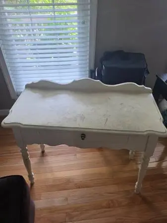 white table desk