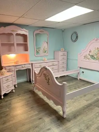 Gorgeous Solid Wood Full Size Bedroom Set