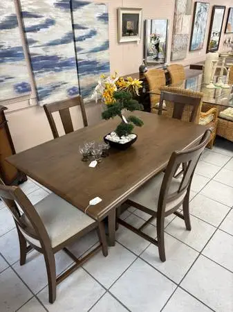 Dining Table and 4 Chairs by Lazy Boy