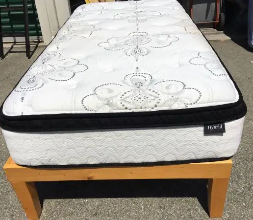 ****Twin Bed with Mattress ****