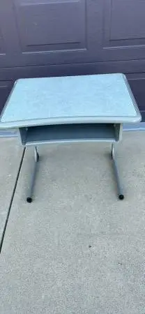 Kids desk