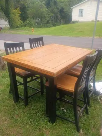 Dining Room Table and Chairs