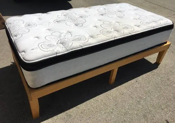 *****Twin Size Bed with Mattress *****