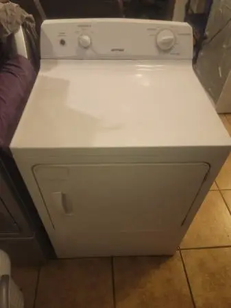 27 Hotpoint 6 cu ft dryer, white. Electric. Matching washer avail