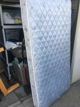****Uses Twin Mattress ****