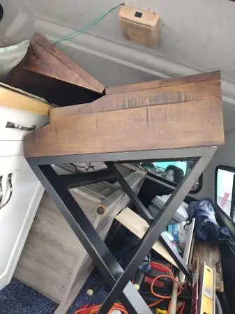 Unique Desk opens and closes