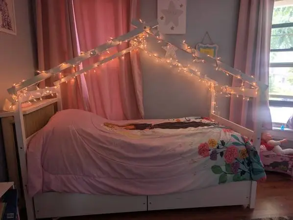 Childs twin house bed