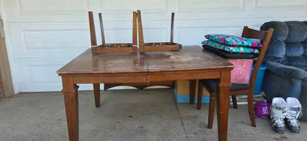 Dining table and chairs to refurbish