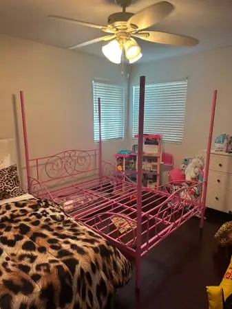 Little girls pink metal bead frame
