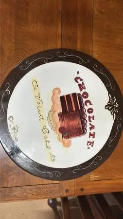 Oneida Sweets Chocolate Velvet Cake Ceramic Pedestal Cake Stand
