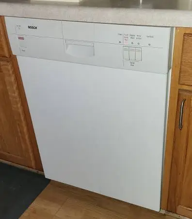 White Bosch Dishwasher SHU3302