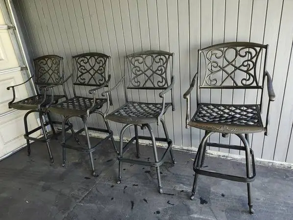 4 Outdoor Patio Swivel Barstools