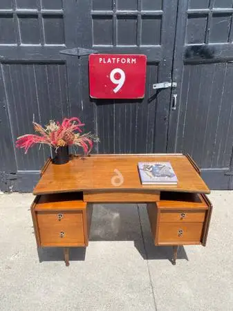 Stunning Mid Century Desk. Hooker by Mainline with matching Chair